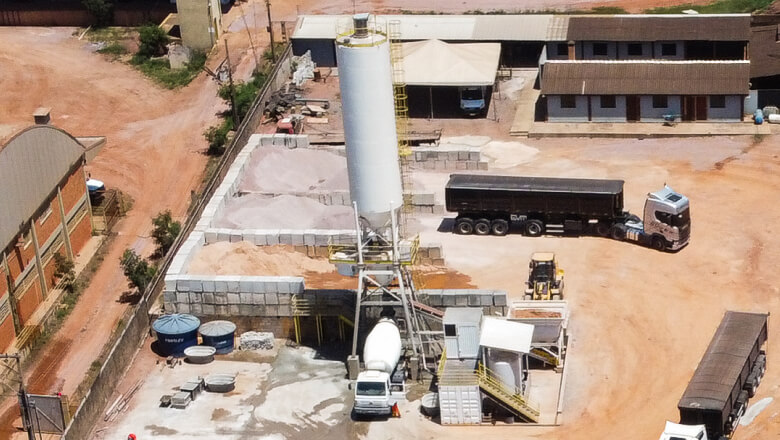 Complexo industrial em construção